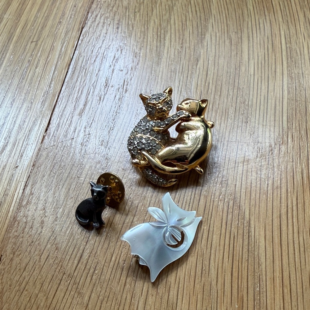 Vintage Cat Pins - Picture 2 of 4